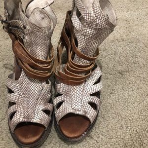 Freebird nest sandal